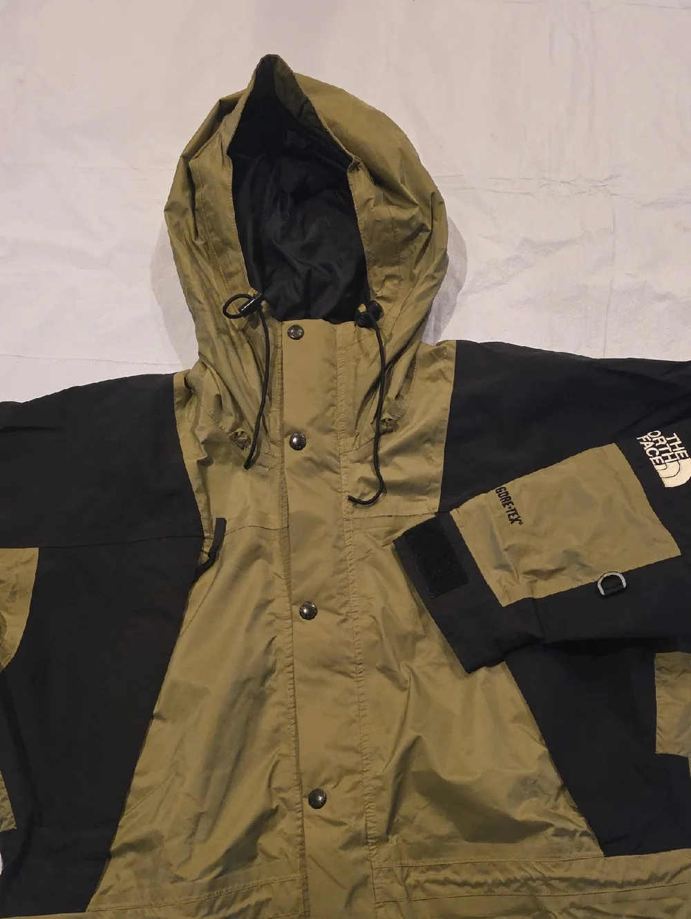 The North Face Gore-Tex Vintage Men’s Mountain Light Shell Jacket Tumbleweed M